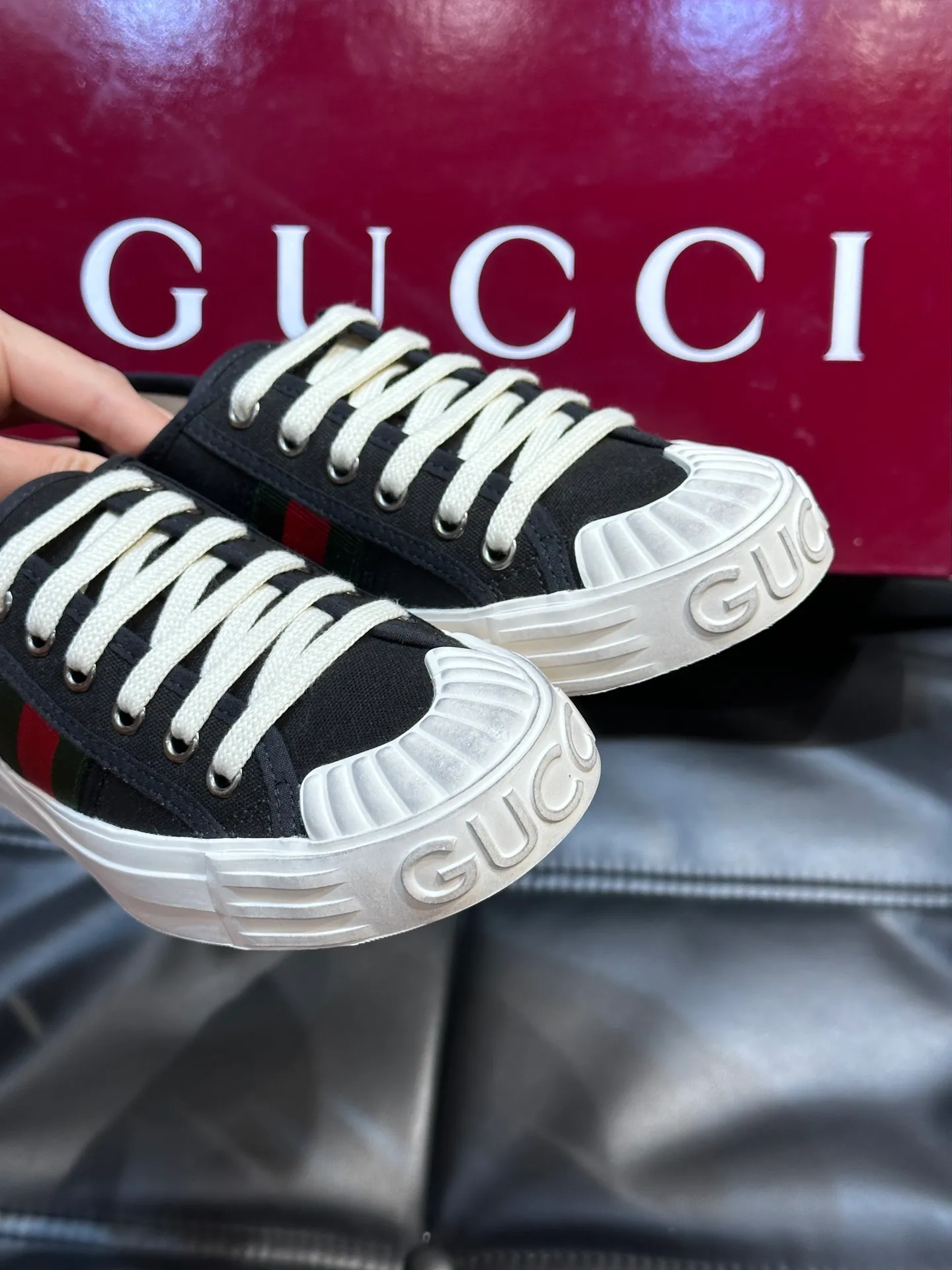 Men's shoes 💰p360 "GUUC*" Couple model 👫GG printed canvas sneakers, this sneaker is from the Gucci Lido series, and its design is inspired by the summer style and beach clubs of the Italian coast. The early autumn series reinterprets the brand's classic design elements and exquisite patterns from a modern perspective. These low-top sneakers are crafted from the brand's original fabric, the classic GG printed canvas, with a slightly distressed effect around the rubber sole. The GG pattern and logo are cleverly integrated into the sole, and the toe is embellished with an embossed Gucci logo. The towel insoles are decorated with brand logo leather labels, are light, comfortable and breathable for the feet, and come with a full set of original packaging! Size: Female 35-40 Male 38-45 (46 customized)